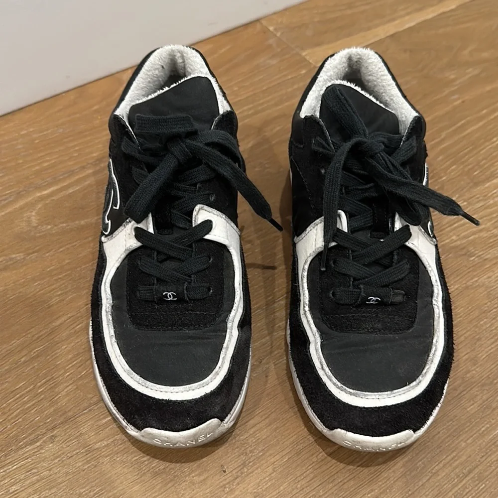Chanel womens trainer sneakers in black and white size 37.5 - Picture 2 of 12